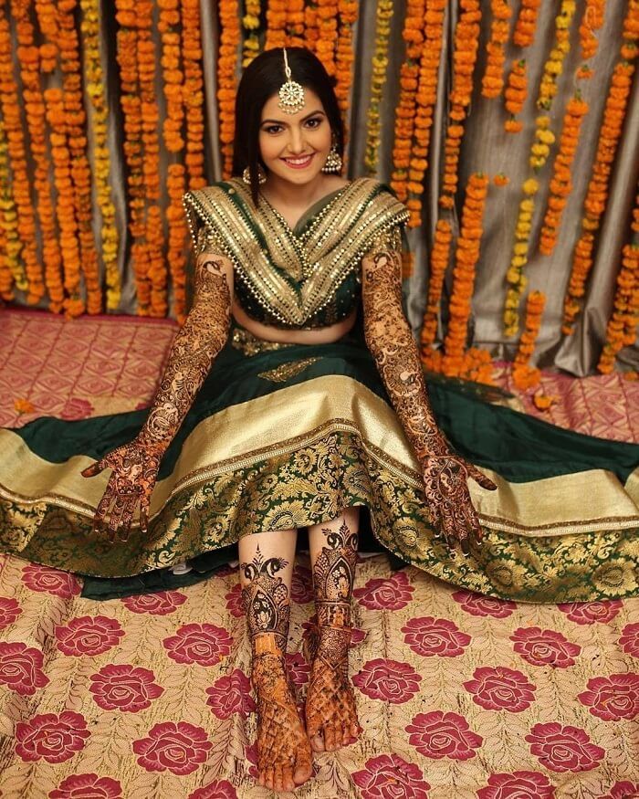 indian mehndi dress design Mehndi Dresses (@mehndioutfits) Instagram photos and videos